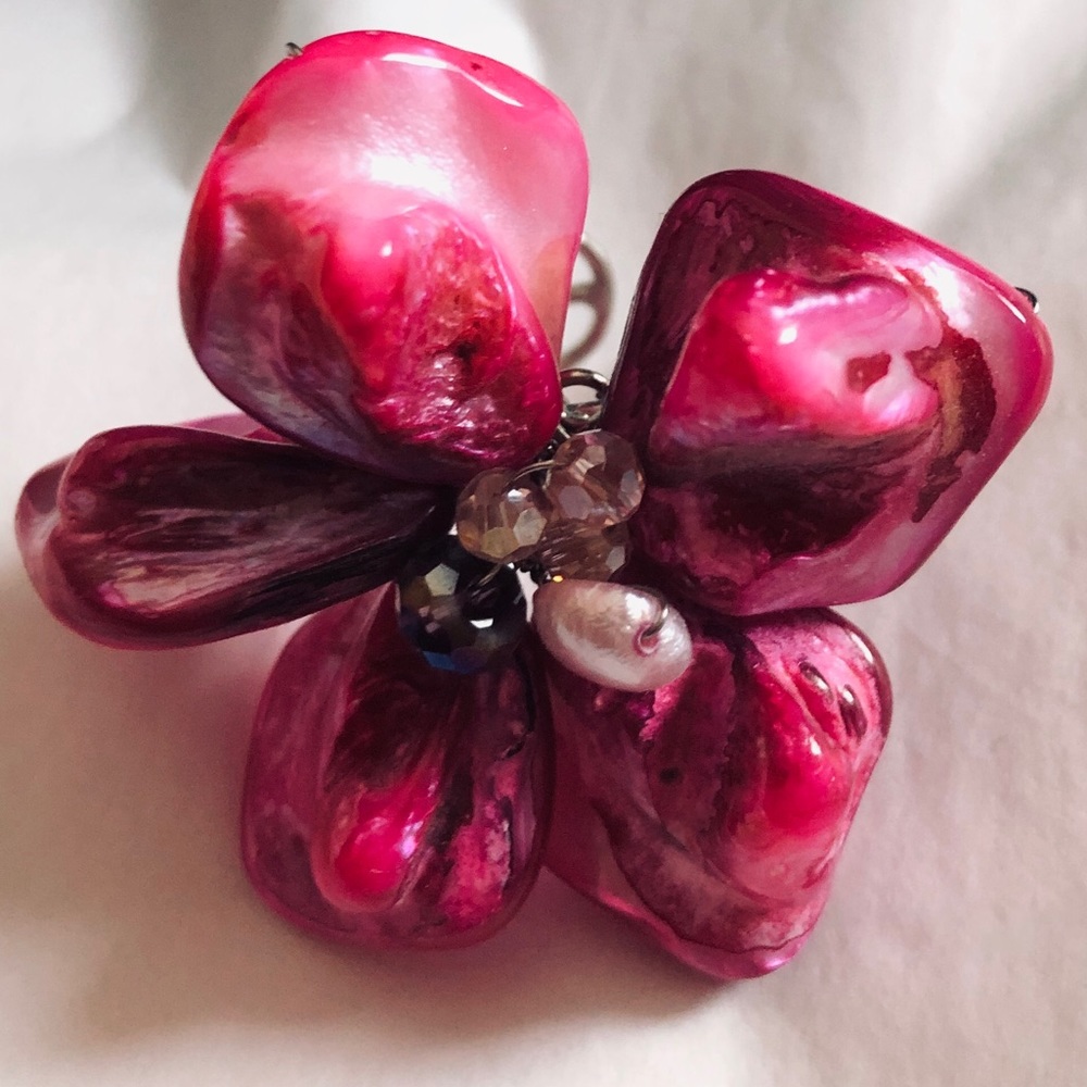 Ring, Pink Sea Shells 🐚 Adjustable Floral Pearl Setting, NWOT (never worn) 🥀🌿